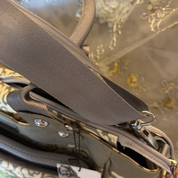 Petunia Pickle Bottom city carryall diaper computer bag very spacious waterproof - Picture 6 of 15